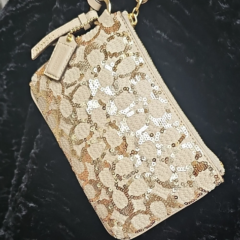 Coach Gold Sequin Wristlet NWT with Signature Monogram With Coach Box✨️✨️✨️ - Picture 4 of 11